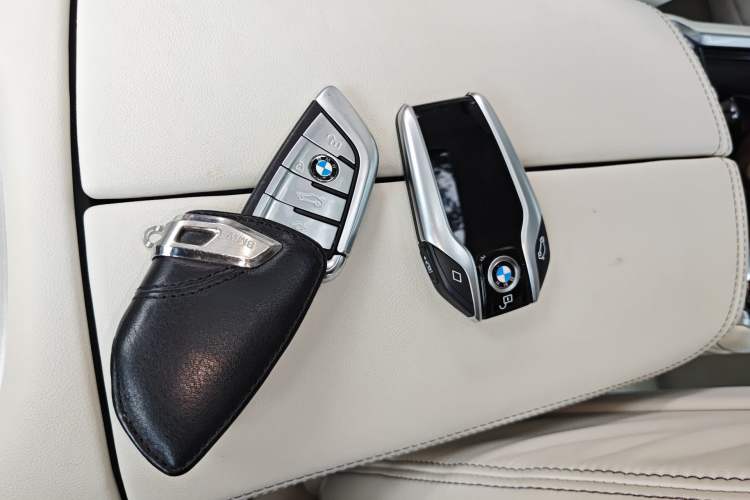 Used BMW 7 Series 2018 740Li xDrive Luxury Edition M Sport Package Black Flame Version Vehicle Key