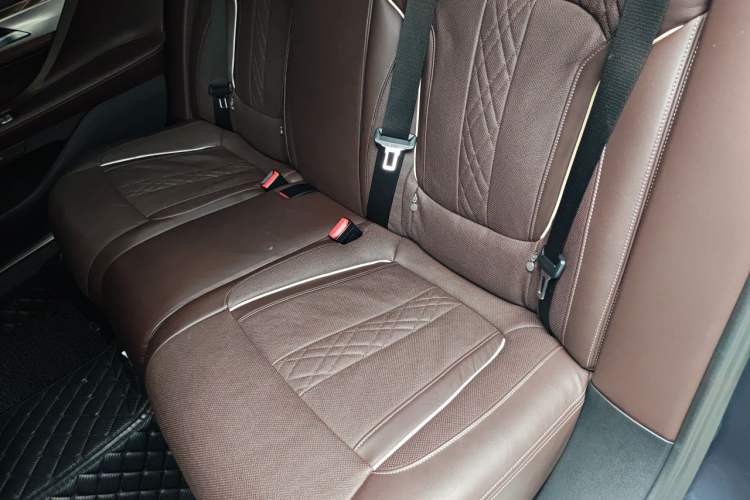Used BMW 7 Series 2018 730Li Luxury Model Excellence Package Left Rear Seat
