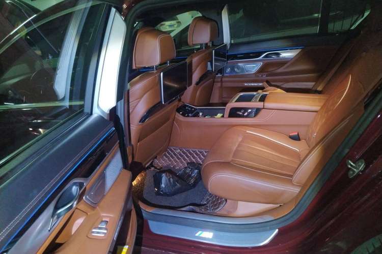 Used BMW 7 Series 2018 740Li xDrive Luxury Edition M Sport Package Left Rear Seat