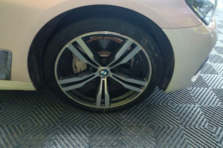 Used BMW 7 Series 2018 740Li M Sport Package Leading Model Right Front Wheel Hub