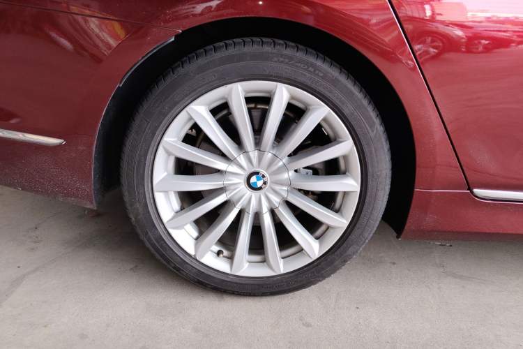 Used BMW 7 Series 2018 730Li Leading Model Excellence Package Right Rear Wheel Hub