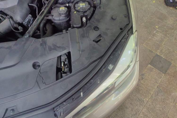 Used BMW 7 Series 2018 730Li Luxury Model Excellence Package Engine Bay Left