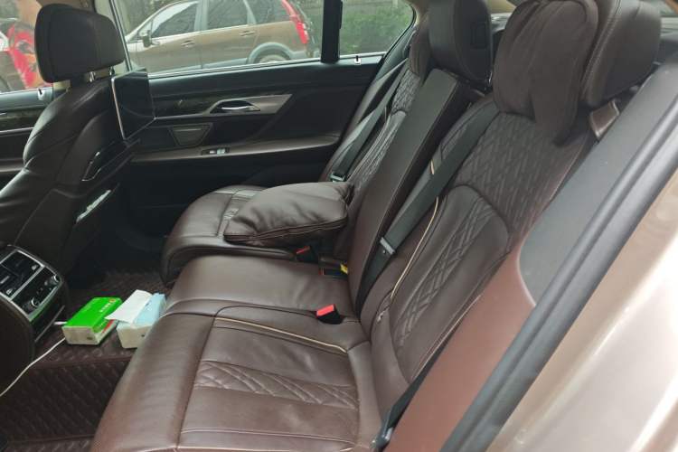 Used BMW 7 Series 2018 730Li Luxury Model Excellence Package Left Rear Seat