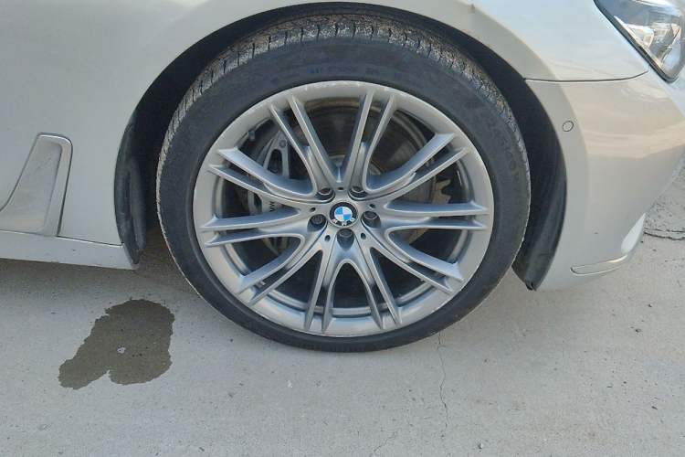Used BMW 7 Series  Right Front Wheel Hub
