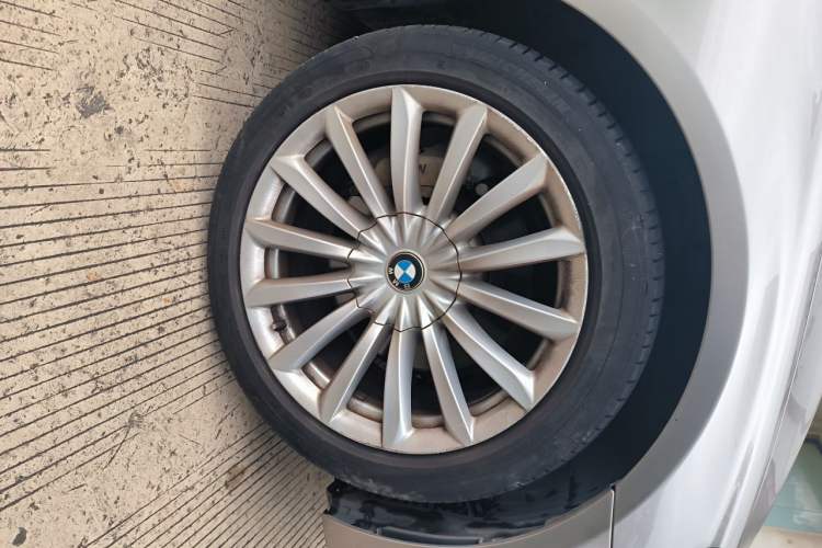 Used BMW 7 Series 2018 730Li Leading Model Excellence Package Right Front Wheel Hub