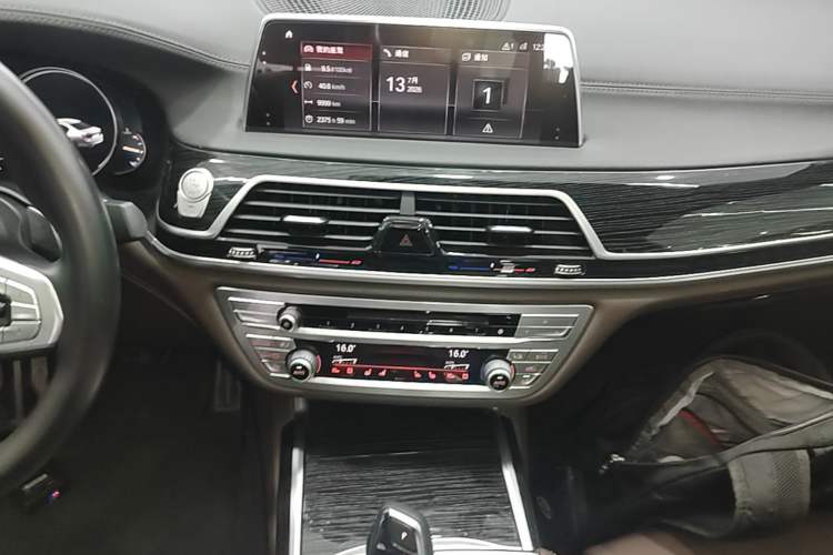 Used BMW 7 Series 2018 730Li Leading Model M Sport Package Audio And AC Panel