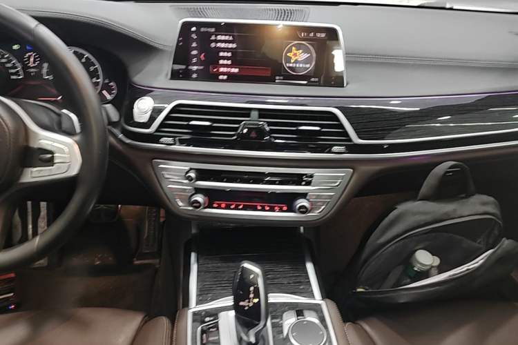 Used BMW 7 Series 2018 730Li Leading Model M Sport Package Audio And AC Panel
