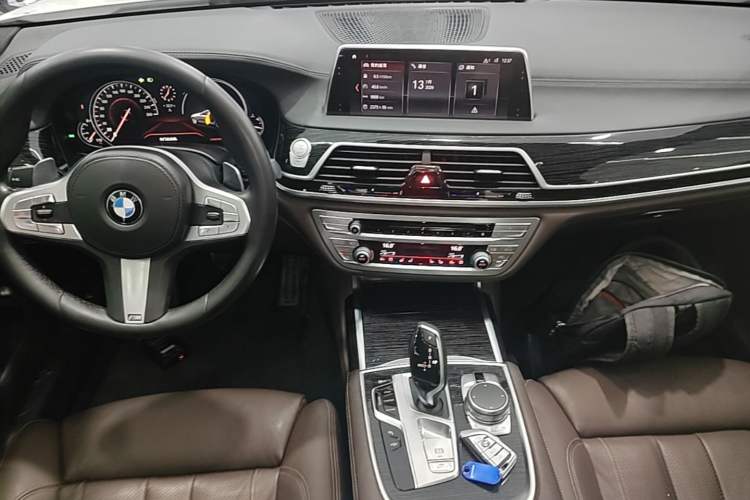 Used BMW 7 Series 2018 730Li Leading Model M Sport Package Center Console