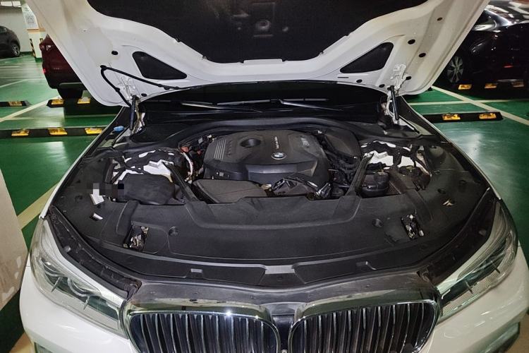 Used BMW 7 Series 2018 730Li Leading Model M Sport Package Engine Bay