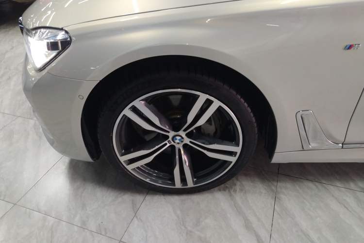 Used BMW 7 Series 2018 740Li xDrive Luxury Edition M Sport Package Left Front Wheel Hub