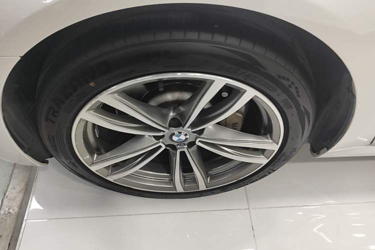 Used BMW 7 Series 2018 730Li Leading Model M Sport Package Left Front Wheel Hub