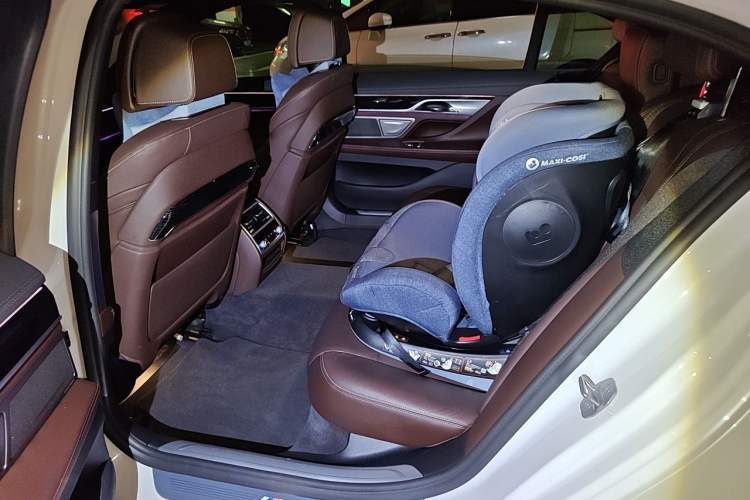 Used BMW 7 Series 2018 730Li Leading Model M Sport Package Left Rear Seat