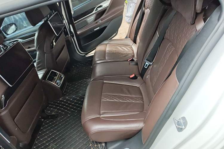 Used BMW 7 Series 2018 730Li Luxury Edition M Sport Package Left Rear Seat