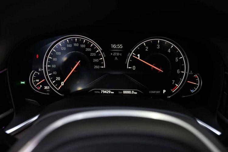 Used BMW 7 Series 2018 730Li Luxury Edition M Sport Package Odometer Close Up