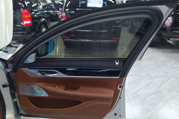 Used BMW 7 Series 2018 740Li xDrive Luxury Edition M Sport Package Right Front Door Interior