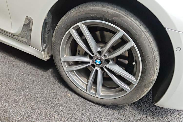 Used BMW 7 Series 2018 730Li Luxury Edition M Sport Package Right Front Wheel Hub