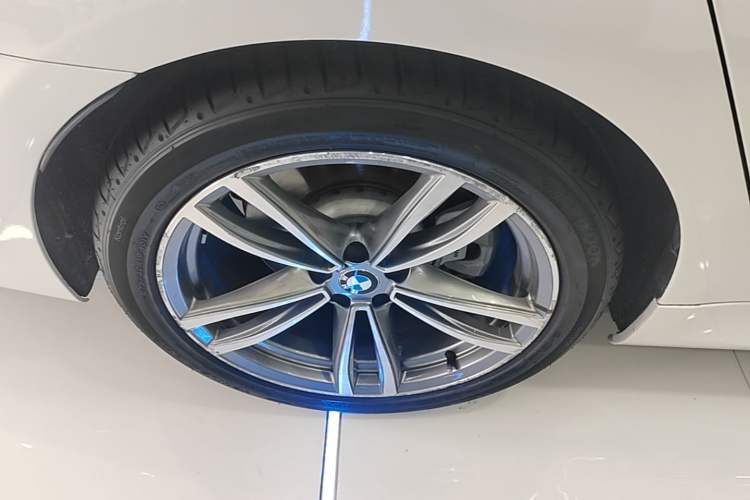 Used BMW 7 Series 2018 730Li Leading Model M Sport Package Right Rear Wheel Hub
