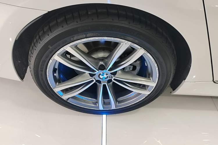 Used BMW 7 Series 2018 730Li Leading Model M Sport Package Right Rear Wheel Hub