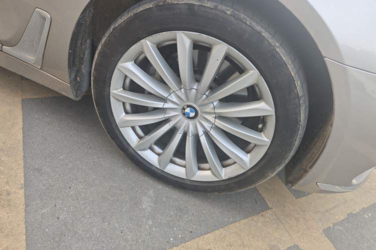 Used BMW 7 Series 2018 730Li Leading Model Excellence Package Right Front Wheel Hub