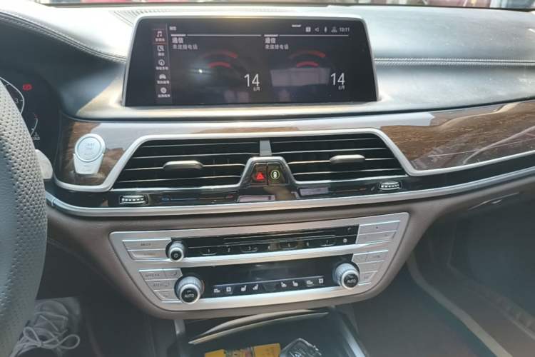 Used BMW 7 Series 2019 740Li Luxury Edition with Premium Package Audio And AC Panel