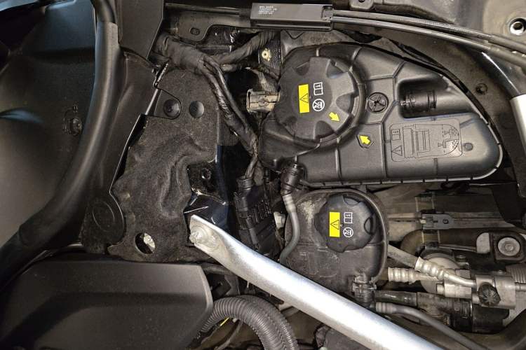 Used BMW 7 Series 2019 740Li xDrive Executive M Sport Package Engine Bay Left