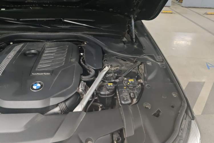 Used BMW 7 Series 2019 Updated 740Li Luxury Package Premium Edition Engine Bay Left
