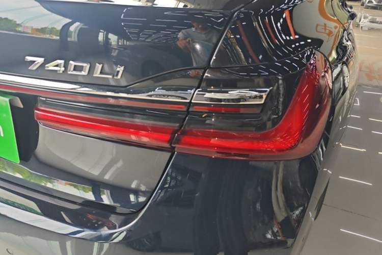 Used BMW 7 Series 2019 730Li M Sport Package Exterior 3