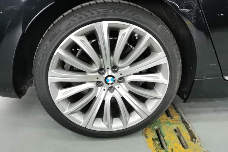 Used BMW 7 Series 2019 Restyled 740Li Leading Luxury Package Exterior 5