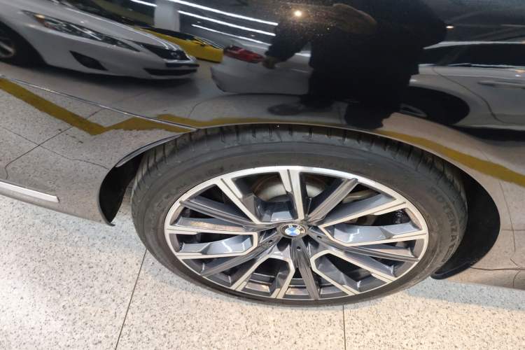 Used BMW 7 Series 2019 Restyled 740Li xDrive Executive M Sport Package Exterior 5