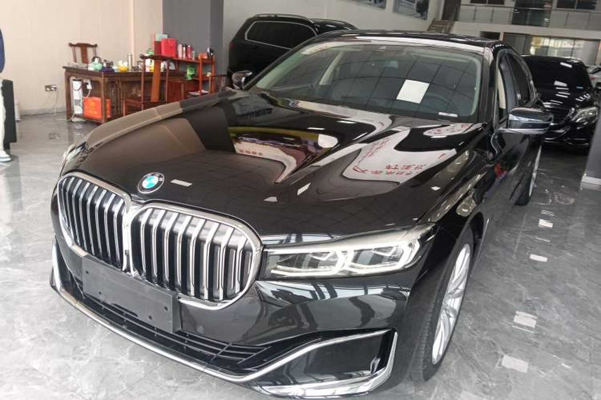 Used BMW 7 Series 2019 730Li Luxury Package Front Left 45 Deg