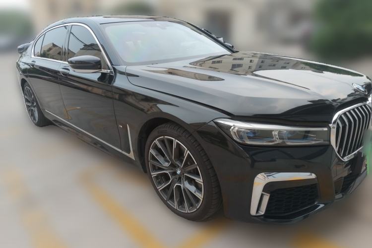 Used BMW 7 Series 2019 740Li Luxury Edition M Sport Package Front Right 45 Deg