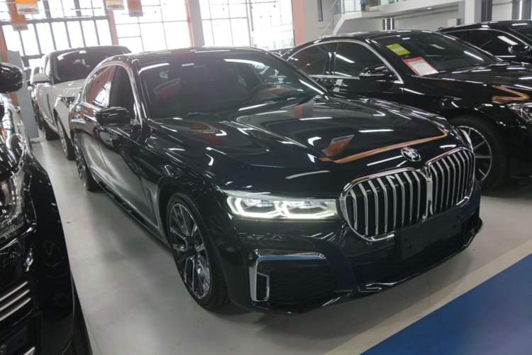 Used BMW 7 Series 2019 Restyled 740Li Leading Edition M Sport Package Front Right 45 Deg