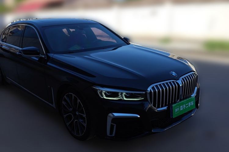 Used BMW 7 Series 2019 Restyled 740Li Leading Edition M Sport Package Front Right 45 Deg
