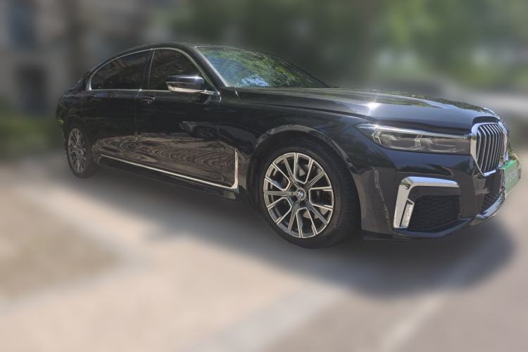 Used BMW 7 Series 2019 730Li M Sport Package Front Right 45 Deg