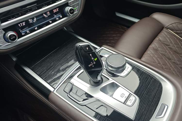 Used BMW 7 Series 2019 Restyled 740Li Leading Edition M Sport Package Gear Lever