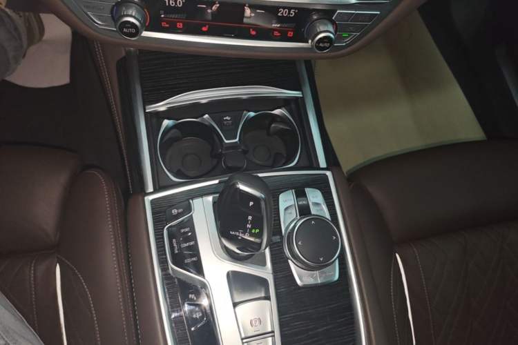 Used BMW 7 Series 2019 Restyled 740Li Leading Edition M Sport Package Gear Lever
