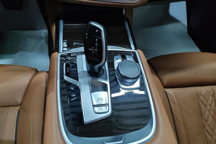 Used BMW 7 Series 2019 Updated 730Li Luxury Package Gear Lever