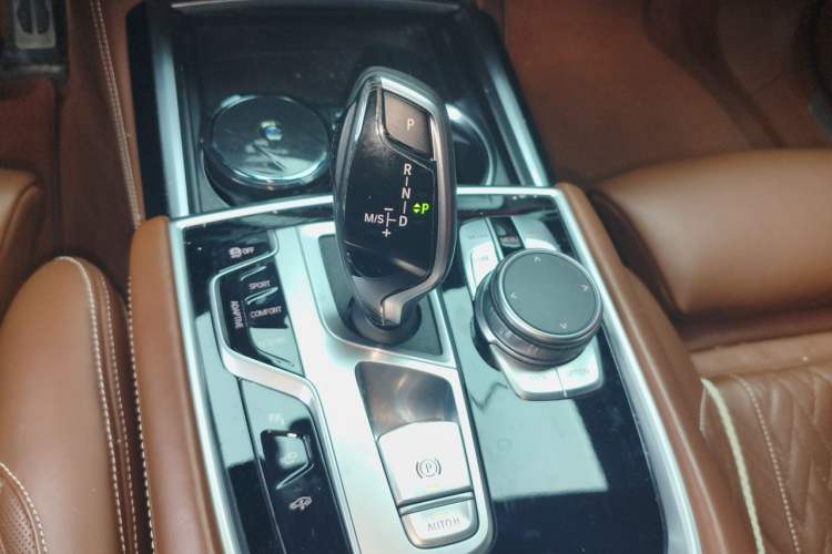 Used BMW 7 Series 2019 Updated 740Li Luxury Version M Sport Package Gear Lever
