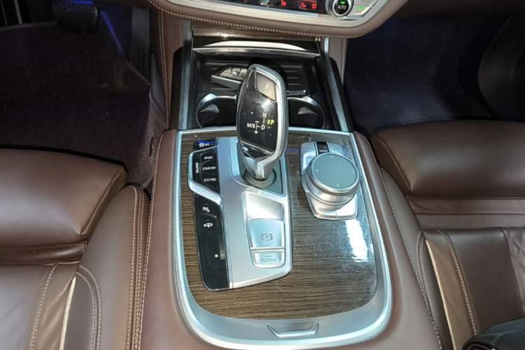 Used BMW 7 Series 2019 Updated 730Li Luxury Package Gear Lever