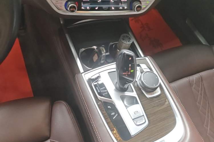 Used BMW 7 Series 2019 Updated 730Li Luxury Package Gear Lever