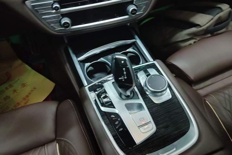 Used BMW 7 Series 2019 Restyled 740Li Leading Edition M Sport Package Gear Lever
