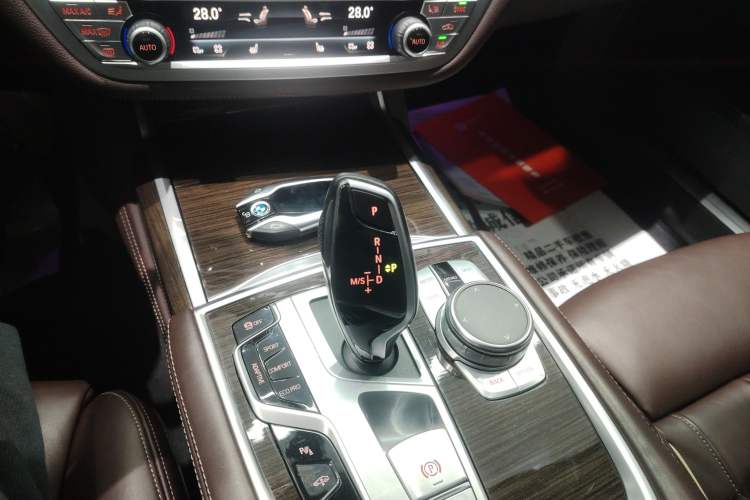 Used BMW 7 Series 2019 Updated 730Li Luxury Package Gear Lever