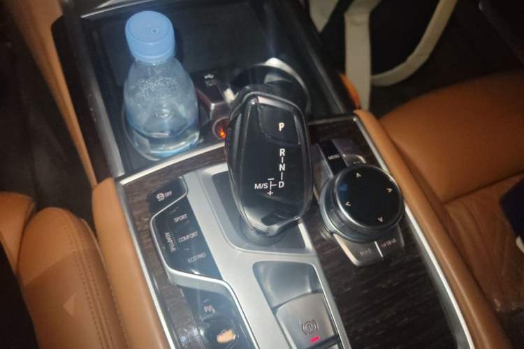 Used BMW 7 Series 2019 740Li Luxury Edition with Premium Package Gear Lever