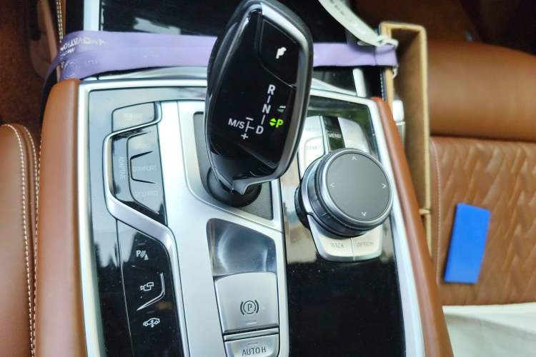 Used BMW 7 Series 2019 740Li Luxury Edition with Premium Package Gear Lever