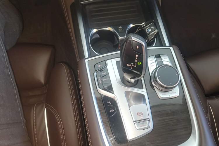 Used BMW 7 Series 2019 Updated 730Li Luxury Package Gear Lever