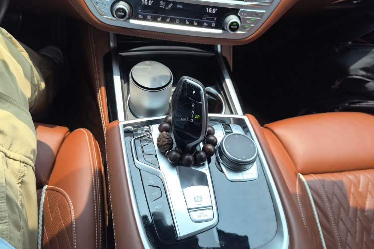 Used BMW 7 Series 2019 Restyled 740Li Leading Edition M Sport Package Gear Lever