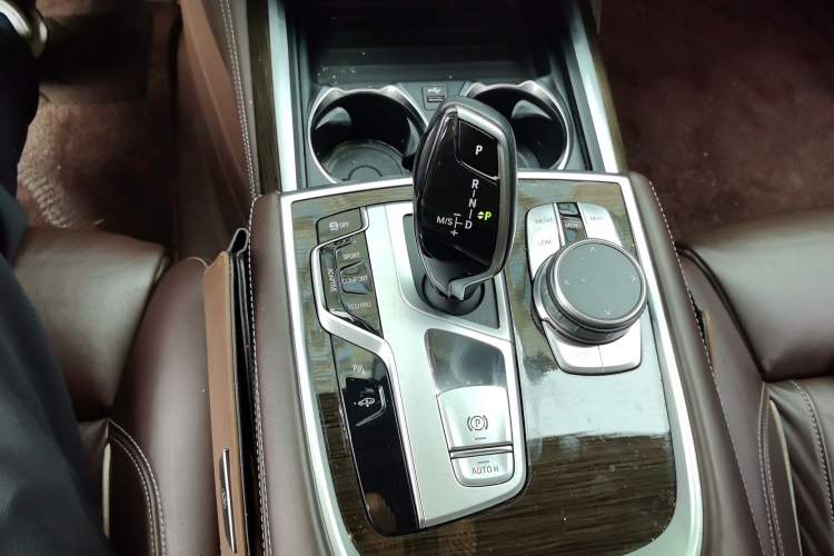 Used BMW 7 Series 2019 Updated 730Li Luxury Package Gear Lever