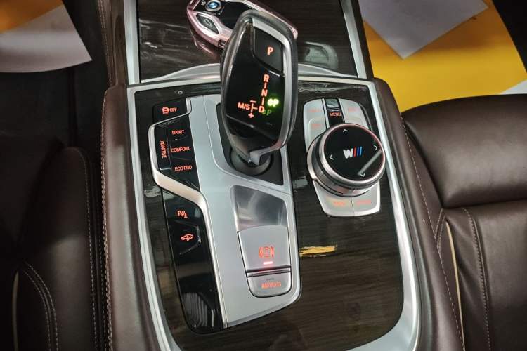 Used BMW 7 Series 2019 Updated 730Li Luxury Package Gear Lever