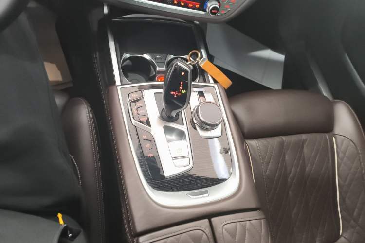 Used BMW 7 Series 2019 Restyled 740Li Leading Edition M Sport Package Gear Lever