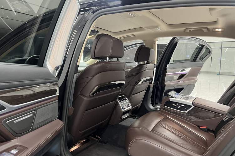 Used BMW 7 Series 2019 Updated 730Li Luxury Package Interior 12